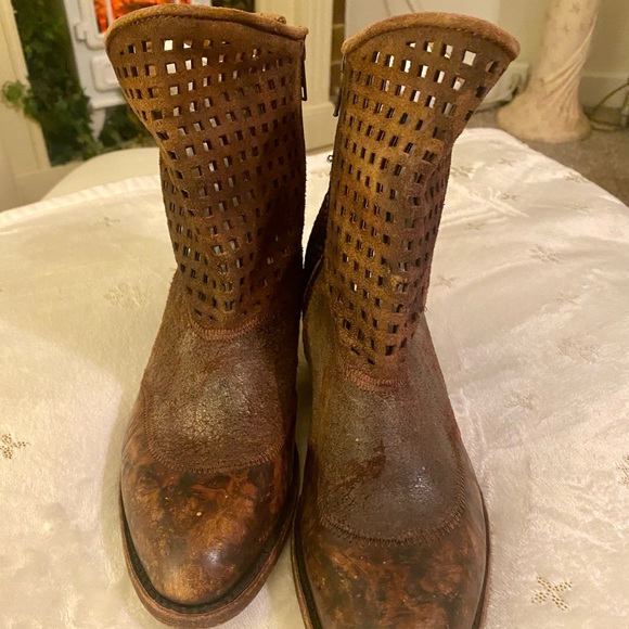 Corral Ankle Boot - Picture 4 of 10